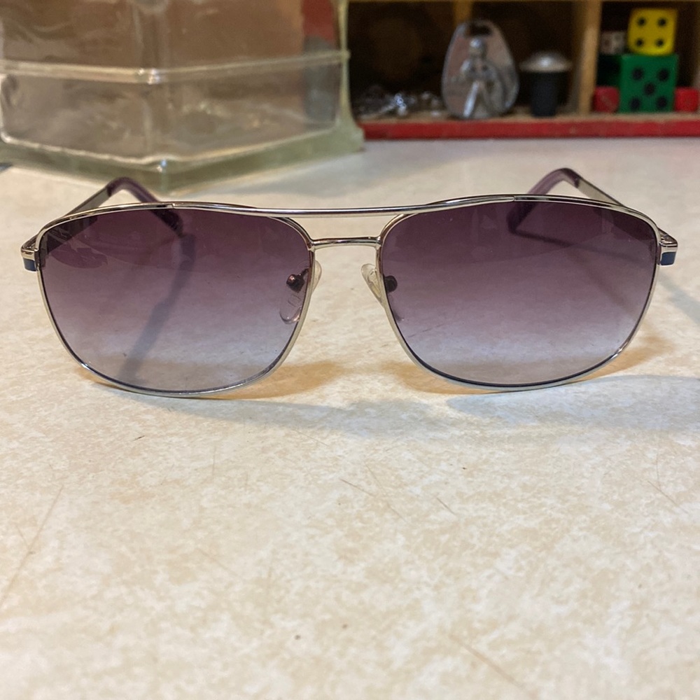 💯 Guess “Aviator” Sunglasses 💯